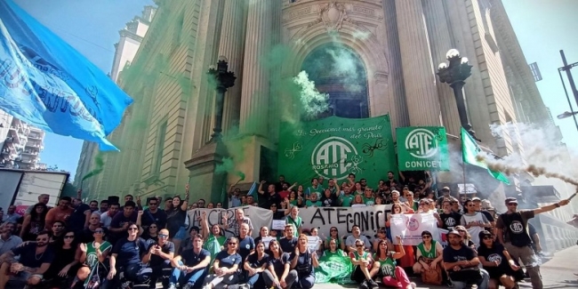 ATE denunció al gobernador Pullaro por allanamientos y detenciones ilegales luego de rechazar las paritarias