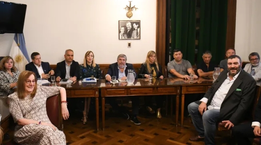 Senado: La CGT y Unión por la Patria trabajarán juntos en el bloqueo a la reforma laboral