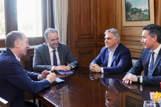 Martín Llaryora calificó de “positiva, cordial y productiva” su reunión con Diego Santilli y Adorni
