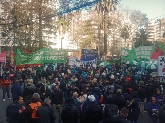 Rosario: Marcharon en contra del Gobierno de Javier Milei