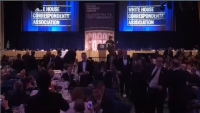 Reportan disparos en la cena de los corresponsales presidida por Trump