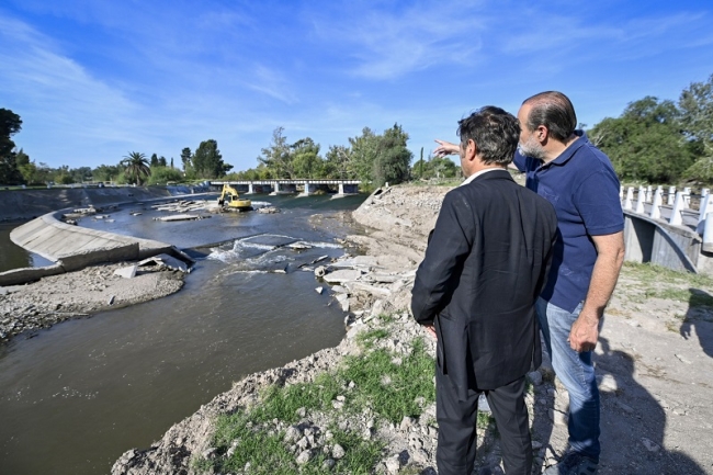 Bahía Blanca: Kicillof junto a Susbielles recorrieron la zona del canal Maldonado y el arroyo Napostá Grande