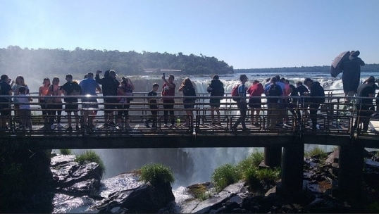 En el fin de semana largo: Con turismo de cercanía, viajaron 802 mil personas y gastaron $ 81.464 millones