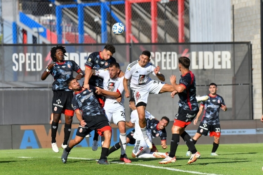 Torneo apertura de la Liga Profesional de Fútbol: Barracas enfrenta a Deportivo Riestra