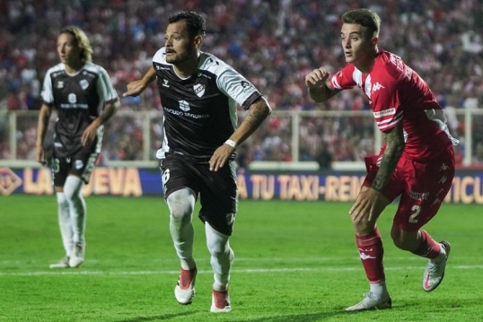 Liga Profesional de Fútbol: Unión enfrenta a Platense en Vicente López