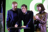 Kicillof firmó un convenio para finalizar la construcción de 80 viviendas que fueron paralizadas por el Gobierno Nacional en Budge