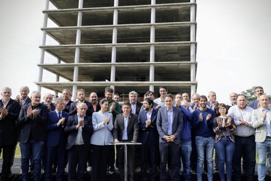 Axel Kicillof: “La paralización de la obra pública por parte del Gobierno nacional es una decisión criminal"