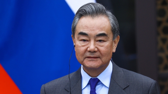 El Canciller Chino llegó a Rusia