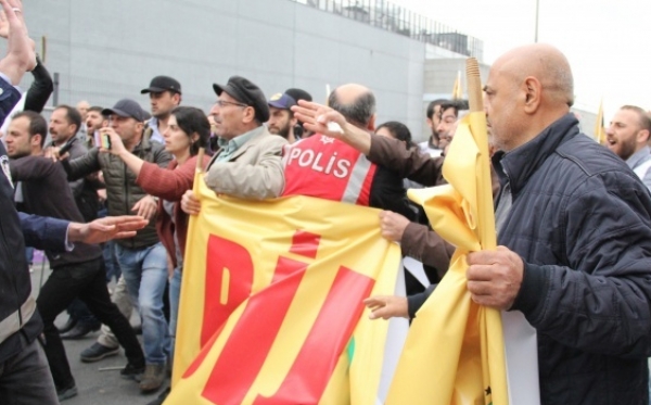 La policía turca reprime manifestación popular por el 1° de mayo en Estambul