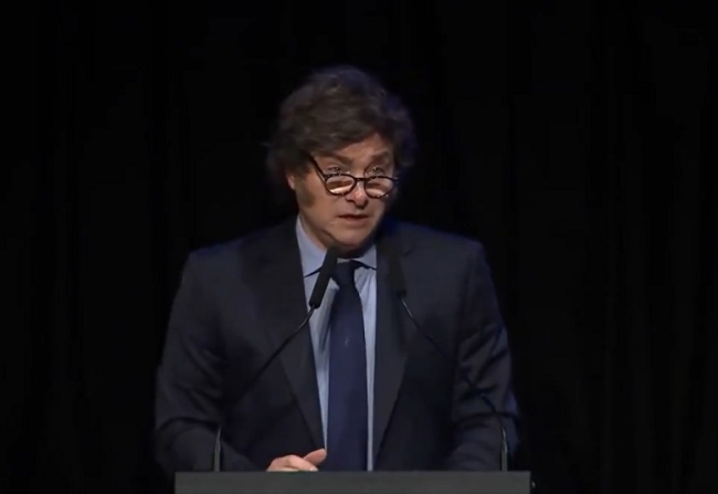Milei participa hoy de la cumbre del Mercosur en Montevideo