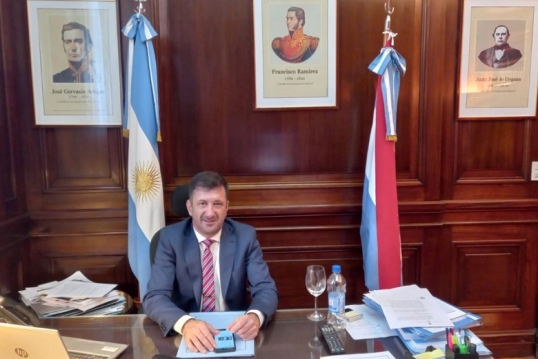Paraguay: Demoran al senador por Entre Ríos, Edgardo Kueider, con u$s200.000 en su poder
