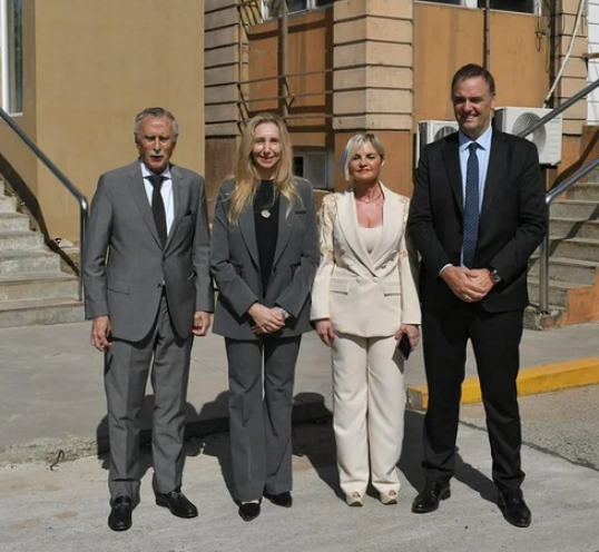 Adorni, Karina Milei y Lugones recorrieron las instalaciones del Instituto Malbrán