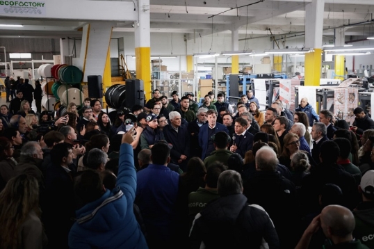 Axel Kicillof se reunió con trabajadores y empresarios pymes