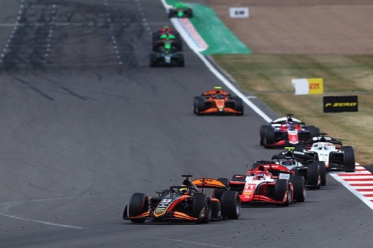 Fórmula 2: El argentino Nicolás Varrone clasificó 13º en Silverstone