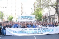 Docentes, no docentes, autoridades, estudiantes, jubilados y el pueblo ya se movilizan hacia el Congreso de la Nación
