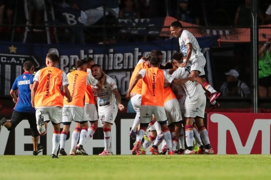 Copa Argentina: Deportivo Armenio eliminó a Talleres de Córdoba, en los penales