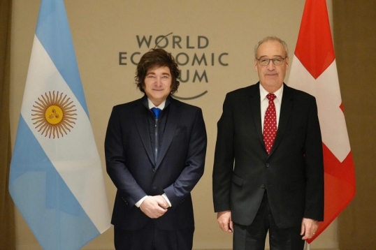 Davos: Javier Milei, se mostró con el presidente suizo y habló con empresarios