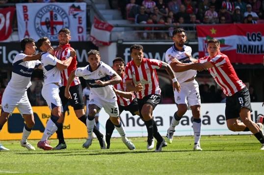 Torneo apertura de la Liga Profesional de Fútbol: Gimnasia y Estudiantes disputan el clásico platense