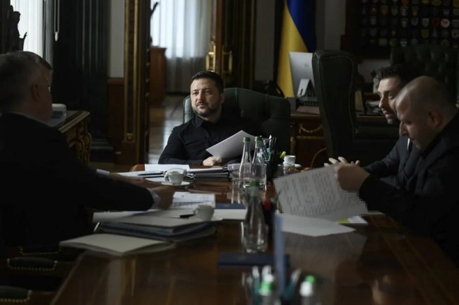Zelenski, se reúne con los emisarios de EE.UU.