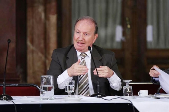 Constitucionalistas critican el DNU de MiIei que modifica el sistema de Inteligencia