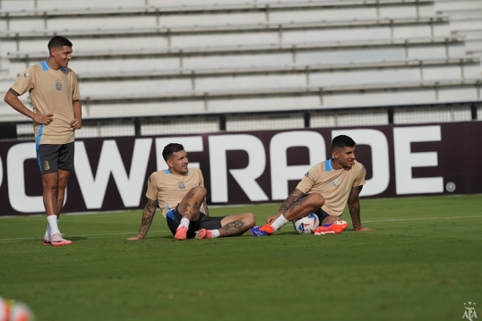 Leandro Paredes destacó el nivel de Alejandro Garnacho y de Valentín Carboni