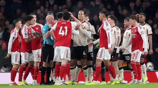 Premier League: Arsenal igualó con Liverpool y se mantiene puntero del torneo
