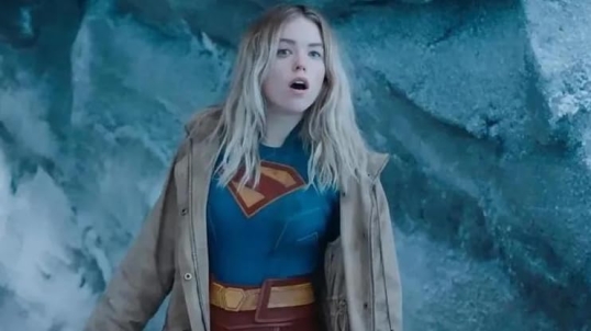Estrenan el film «Supergirl: Mujer del Mañana», Milly Alcock, Jason Momoa y Matthias Schoenaerts