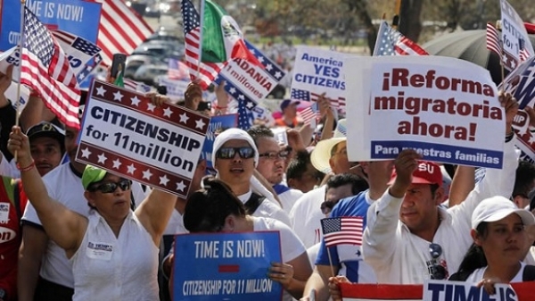 EEUU: la comunidad latina se aleja de los republicanos por sus posiciones anti inmigración, según encuesta