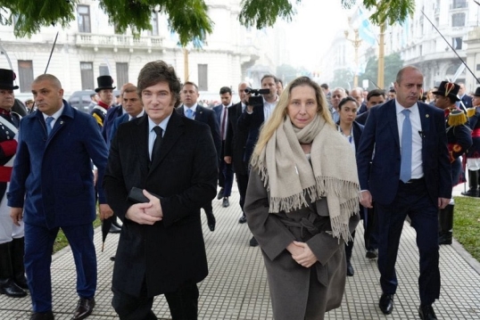Para justificar el no saludo a Jorge Macri, Milei lanzó un mensaje: «Roma no paga traidores»