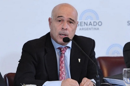 Le embargaron el sueldo al senador libertario Bartolome Esteban Abdala, por una deuda millonaria