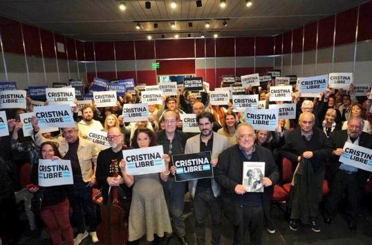 En la presentación del libro “El Balcón ilustrado”, Cristina Kirchner “habló“ en la Feria