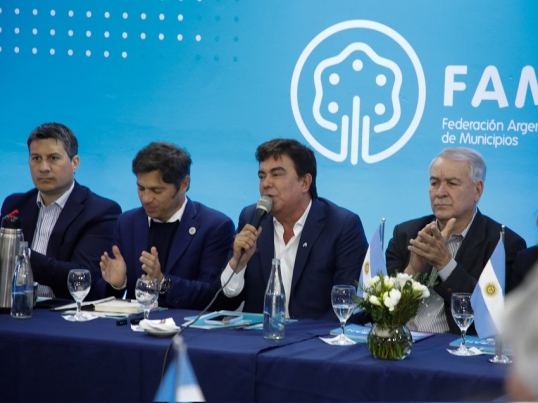 La Federación Argentina de Municipios exigió a Milei un cambio de rumbo económico