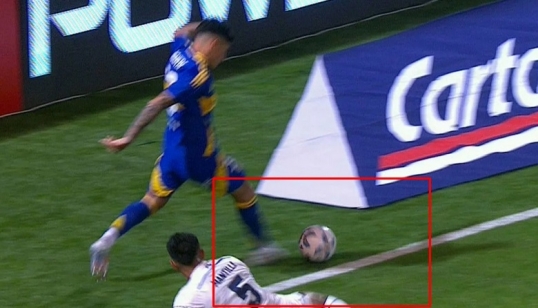 Polémico gol de Boca: Tras el partido el presidente de Talleres dijo que fue golpeado por el árbitro Merlos