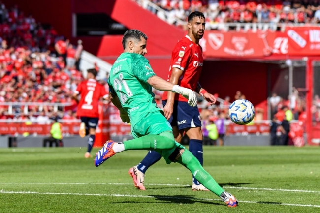 Torneo clausura de la Liga Profesional de Fútbol: Racing y Independiente juegan en clásico de Avellaneda
