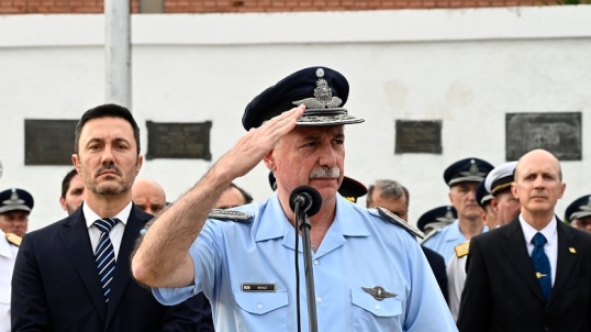 Luis Petri echó al jefe de la Fuerza Aérea