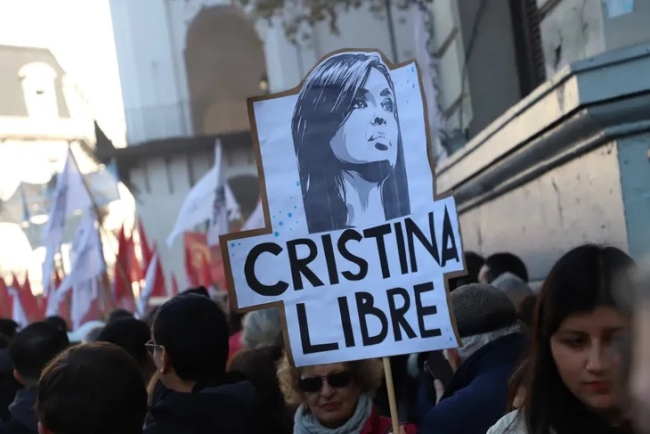 Multitudinaria marcha en apoyo a Cristina Kirchner