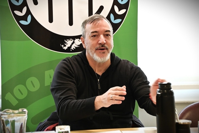 ATE ahora exige “que se vayan los 249 familiares, amigos y allegados que metió Adorni al Estado”