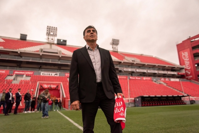 Independiente: Gustavo Quinteros fue presentado como nuevo entrenador