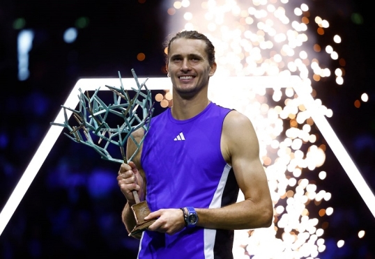 Masters 1000 de París: Zverev se consagró campeón al derrotar en la final al francés Ugo Humbert