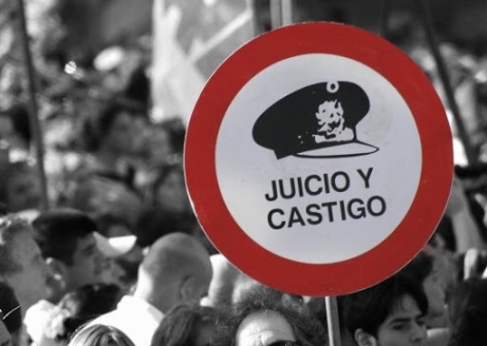 Hay más de 300 causas de lesa humanidad en curso y el Gobierno desmantela áreas clave de DD.HH