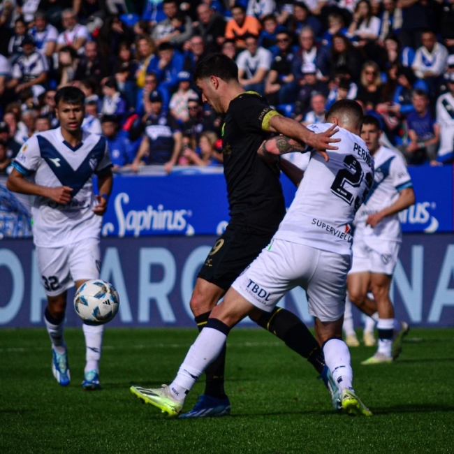 Torneo apertura de la Liga Profesional de Fútbol: Defensa juega ante Vélez Sarsfield