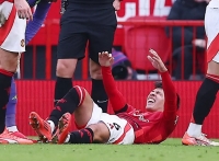 Lisandro Martínez salió lesionado en la derrota del Manchester United frente al Crystal Palace