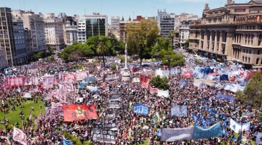 La CGT se moviliza contra el Gobierno con reclamos por cierre de fábricas, desempleo y baja de salarios
