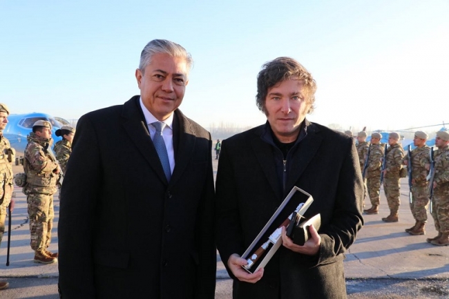 Neuquén: Javier Milei recorrió los yacimientos de Vaca Muerta y las oficinas centrales de YPF