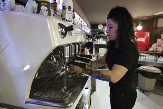 España: La tardía entrada de los jóvenes al mercado laboral retrasará su jubilación a los 71 años