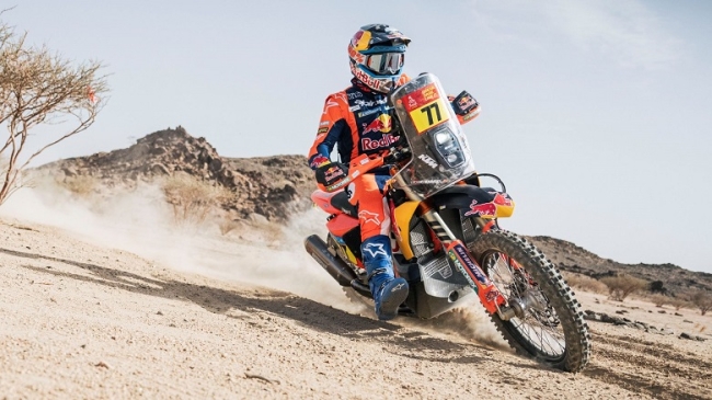 Dakar 25: Luciano Benavides y Juan Cruz Yacopini, se mantienen en el top 10 en motos y autos