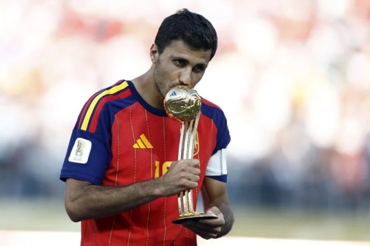 El español Rodri, es elegido como el mejor jugador del Mundial 2026