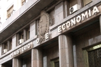 El ministerio de Economía sale a renovar casi $3 billones