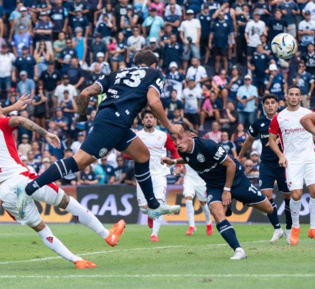 Torneo apertura de la Liga Profesional de Fútbol: Independiente Rivadavia derrotó a Independiente