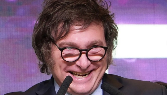 Milei, se ríe de Paolo Rocca, luego de haber perdido la licitación de caños para el gasoducto de Vaca Muerta